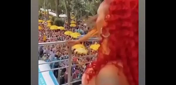  Anitta dançando com o bundao no carnaval